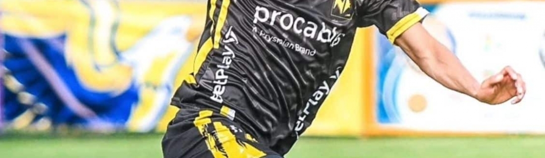 MORIS GUZMÁN Y CARLOS QUITIAN TALENTOS DE SUBA, QUE LEVANTARON EL TROFEO DE CAMPEÓN EN EL OLAYA.