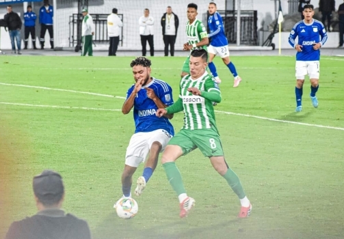 MILLONARIOS DERRUMBÓ AL LÍDER EN EL CAMPÍN.