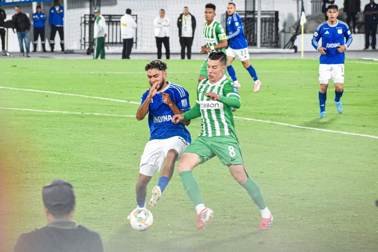 MILLONARIOS DERRUMBÓ AL LÍDER EN EL CAMPÍN.